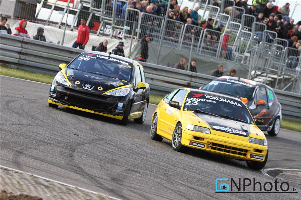 Mikkel Gregersen (23) havde en rigtig god weekend, indtil teknikken drillede i heat 2. Her ses han foran heat 2 vinderen Jonas Lynge (56) og Brian Johannesen (66)
(Foto: CNPhoto)
